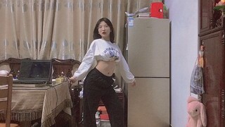 Home Dance Practice of 'Tik Tok'