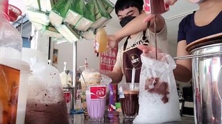 มาชมเพลินกับแม่ค้ากันค่ะ:ชานมเผือก กาแฟโบราณ ชาเขียวนม โกโก้ เนส
