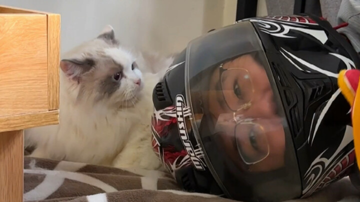 "Lần Gặp Gỡ Thân Mật Đầu Tiên"