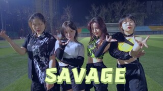 当雪地dancers脱下棉袄 【savage操场翻跳】