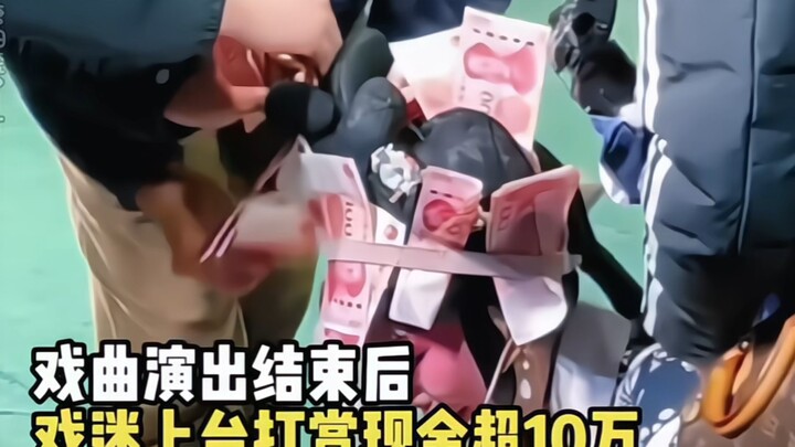 Quỳ là vì cha mẹ nuôi dưỡng, thưởng là vì đức độ và tài năng song toàn.