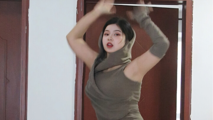 สนามรบของศัตรูฉายภาพนักรบหญิงมาทางคุณ