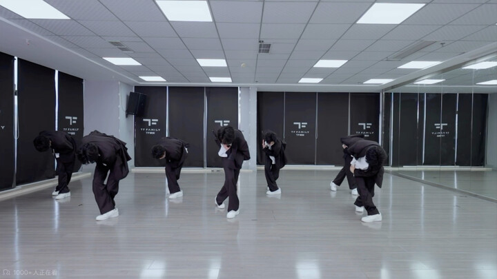 كأنني رأيت كيف سيشكلون فرقةً معاً في المستقبل.