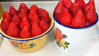 This is truly ingenious—just who on earth came up with the idea of making a strawberry cake using an
