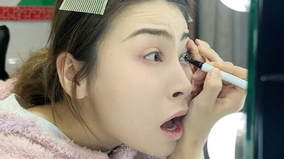 เพื่อนๆ คราวหน้าทำไมไม่ปิดปากแมรี่แล้วให้เธอแต่งหน้าล่ะ? #SuperMary’s Super Daily#แต่งหน้า#ประติมากร