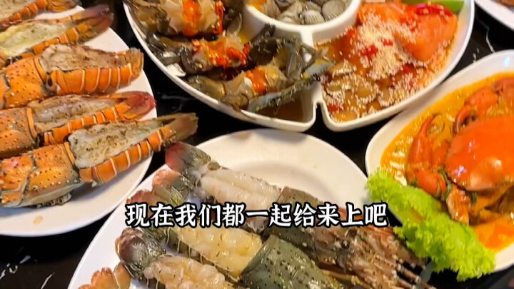 A Lai Ma: Lihat Bagaimana Orang Lokal Thailand Menikmati Bebas Makan Saus Lobster dan Kepiting Ferme