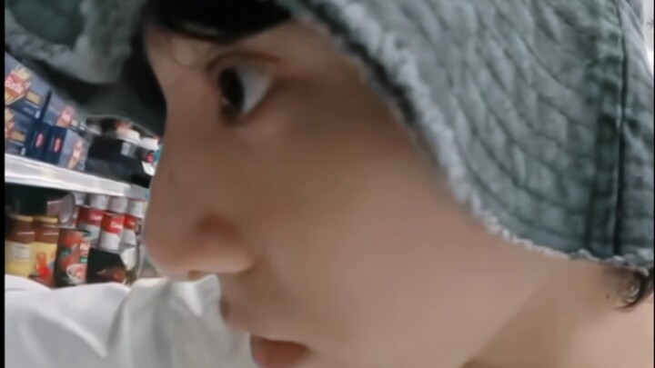เด็กๆ ก็ชอบกินอาหารขยะนิดหน่อย