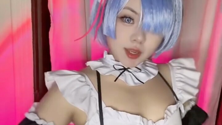 Aku cosplay ini keliatan kayak anak kecil atau....ehehe