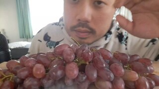 ASMR EATING SOUNDS - RED GRAPES (NO TALKING)