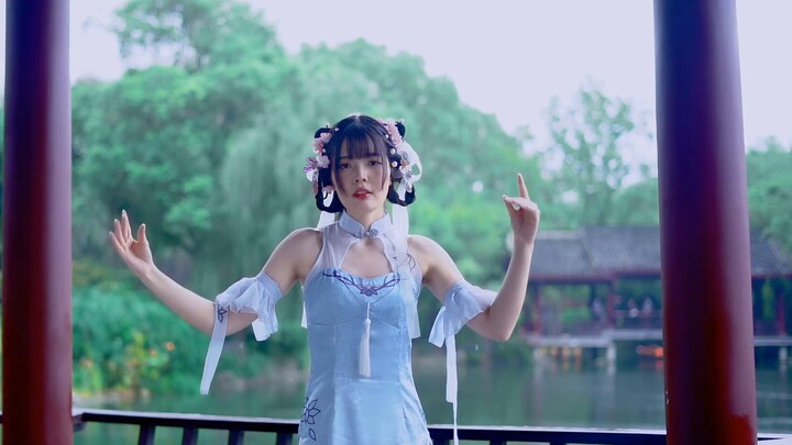 [Phục chế 4K] Nghỉ ngơi bên lan can và mơ về Giang Nam sương mù [Ngựa đỏ]