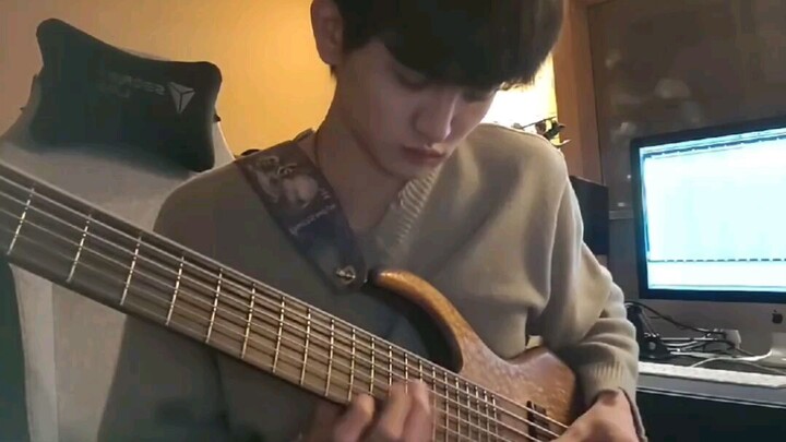 CHO WONSANG from LUCY BAND. playing bass 6 string 🎸