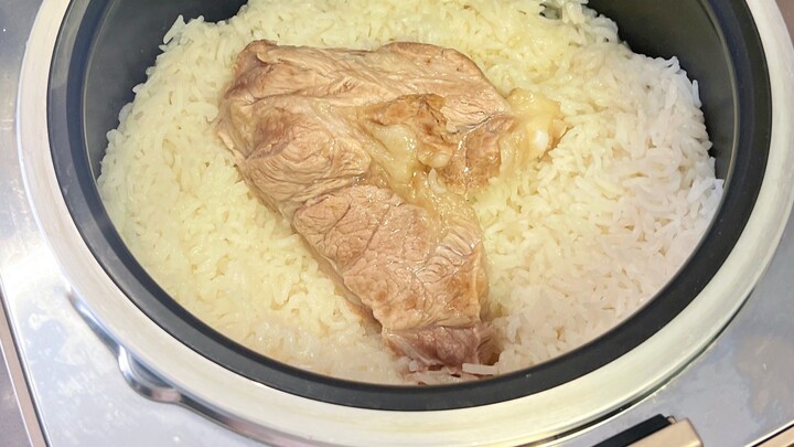 Nasi dalam rice cooker ala sesat, tanpa menyalakan api, langsung lahap tiga mangkuk besar!