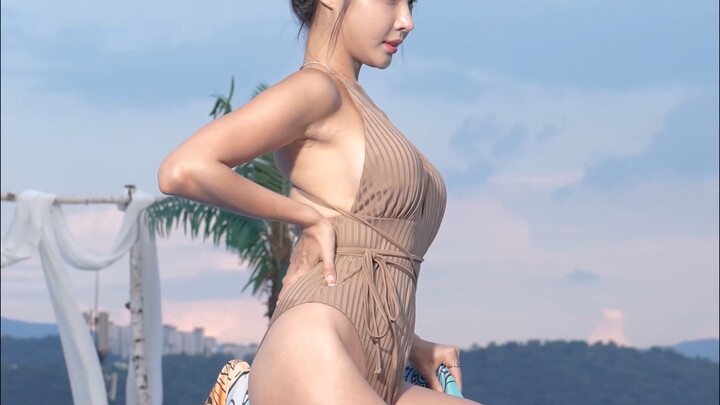 Miss Habin's outdoor swimming pool swimsuit outfit