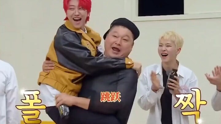 Xu Minghao & Jiang Hudong Hudong sangat menyayangi Xiaoba, keduanya sangat imut, pelukan itu bisa di