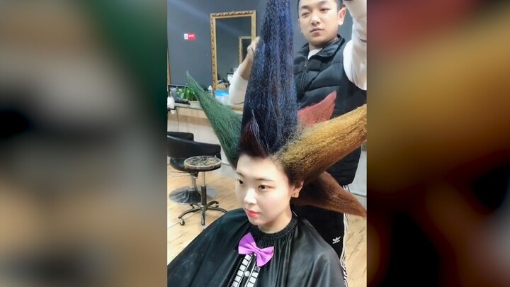 [Cringey Corner] 223 Sister, how are you supposed to sleep at night with this hairstyle??