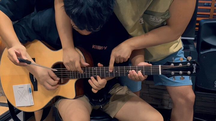 กีตาร์: วันนั้นมีคนเยอะไปหน่อย....