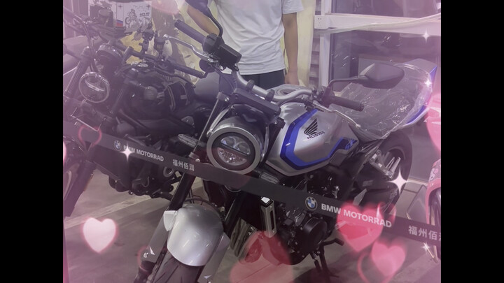 Darimana kalian tahu istriku memberiku sebuah Honda CB500SF?
