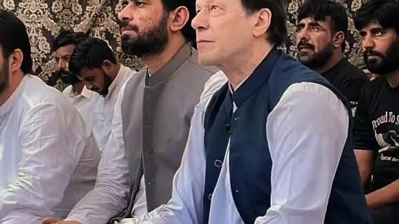 May Allah protect Imran Khan🤲🏾