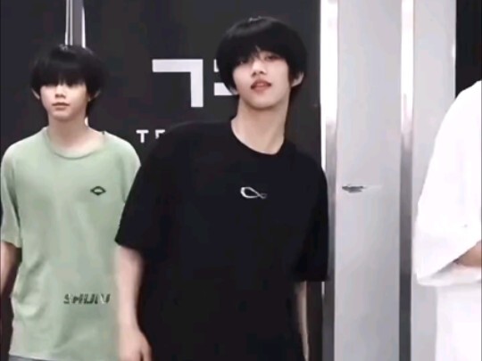 Quản lý biểu cảm hoàn toàn ngầu này @Trương Hàm Thụy