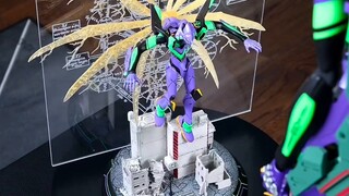 Play with a deified miniature Unit-1 statue