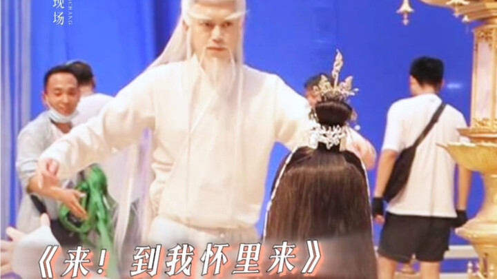 [With You, Phoenix] Even the behind-the-scenes footage of this sliding-knee scene is so hilarious!
