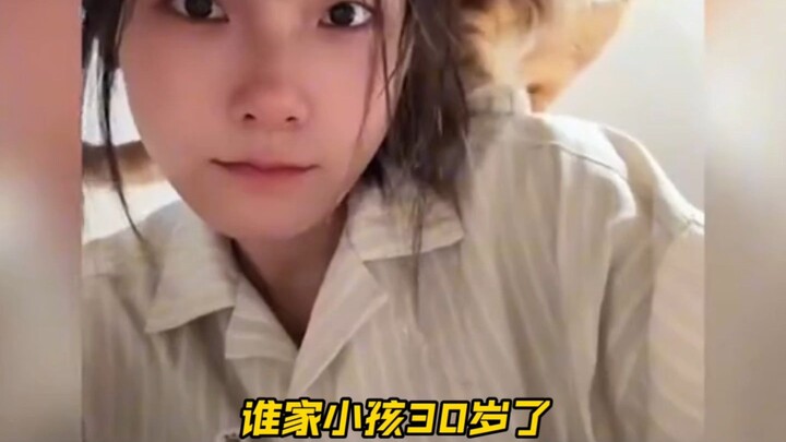 Hua Ling, even at this age, still worries about getting scolded for making a mess…