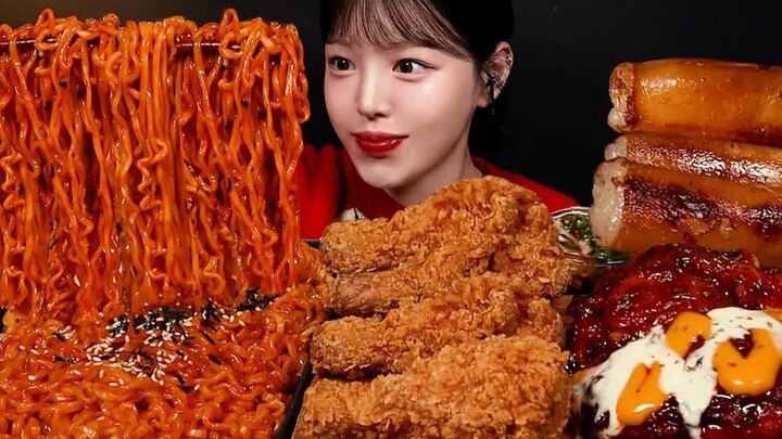 【Boki Chinese Subtitles】Mukbang: Golden Olive Fried Chicken and Sizzling Grilled Beef Intestines!