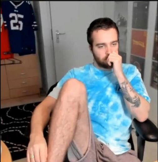 [CUT] Trai đẹp không ra ngoài mùa dịch được, chỉ có thể ở nhà tập gym