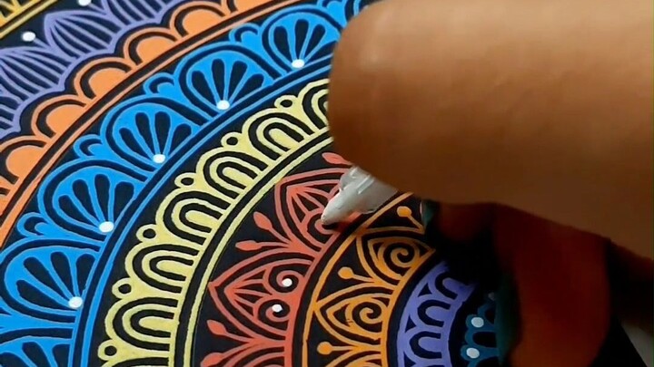 Incredibly smooth brushstrokes, with precision rivaling that of a printer—let's take a look at artis