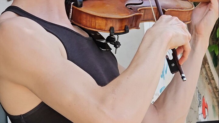 This kind of weather is perfect for playing the violin.