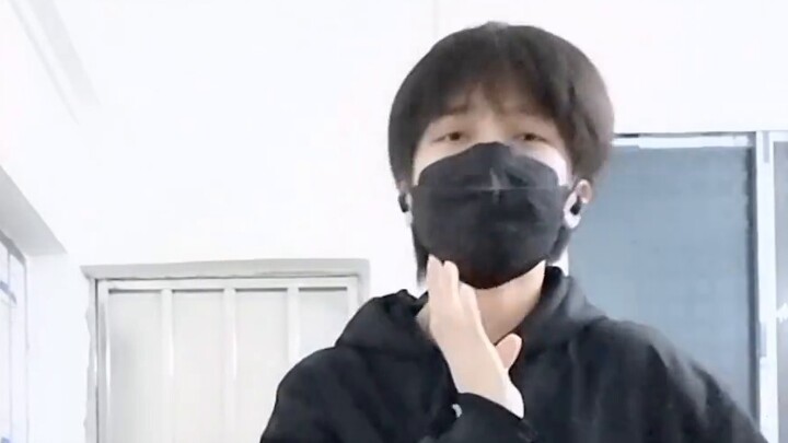 A male fan taught himself EXO dance "History" many years ago and danced to it. His DNA is moving aga