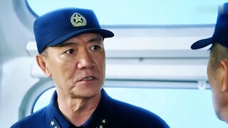 飞行员发现诡异的事情，普通的甲板竟然扭曲变形了