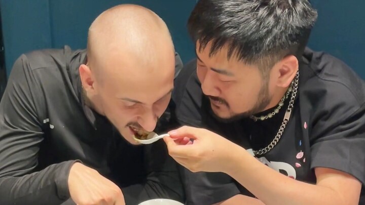 When a Russian friend comes to Hangzhou, of course you treat them to Hangzhou’s famous vinegar fish!