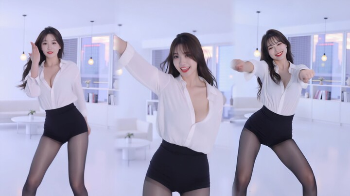 When there’s work, the secretary handles it; when there’s nothing to do, she’s just a secretary 4