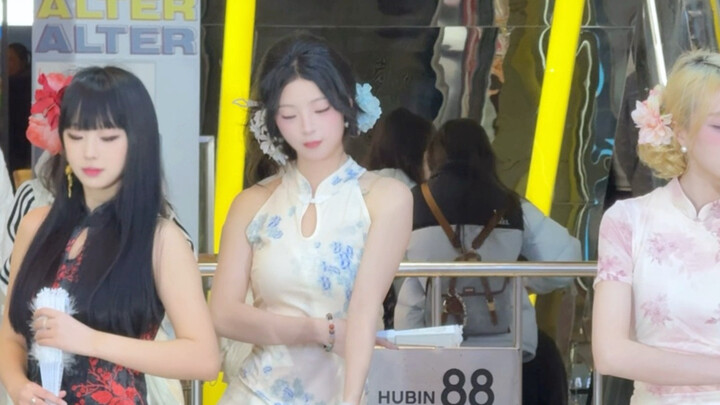 The fresh-style cheongsam [Wing Chun] is back—finally twirling to the Seven Blossoms in spring!