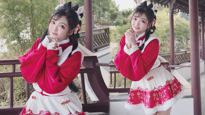 Chú thỏ nhỏ dễ thương mời bạn cùng ngắm đèn lồng trong Lễ hội đèn lồng