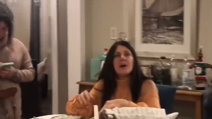 civil political discussion at the thanksgiving dinner table