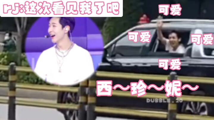 Renjun says hi~ He’s bravely and enthusiastically greeting his fans~ This time, the fans finally all