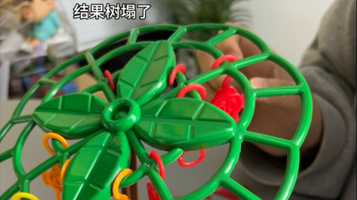 เล่นไปเล่นมาต้นไม้ถล่มเลย!