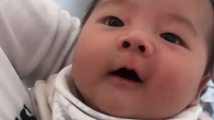 طفل صادق، لا يخفي شيئًا على الإطلاق