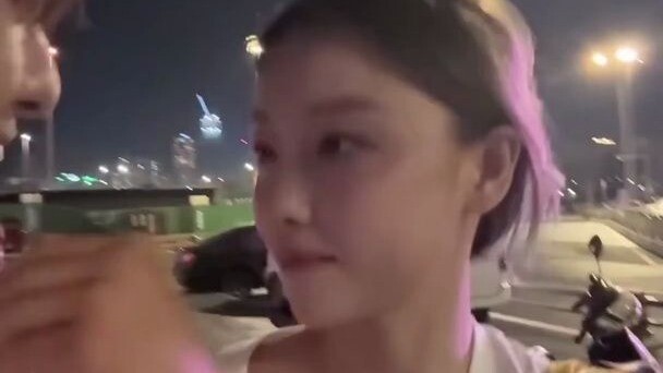 Nếu bạn đi xem mắt gặp được cô gái như thế này, liệu bạn có kiên nhẫn dạy bảo cô ấy không?