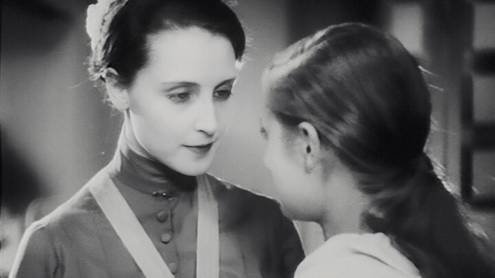 "Mengapa kamu selalu menangis?" "Karena setiap malam kamu juga mencium gadis lain"