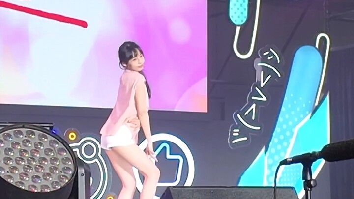 [Want to Eat Dried Baby Fish Every Day] BW Host’s First Offline Live Performance—So This Is What The