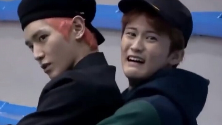 อ๊ากกก น่ารักตายแล้ว น่ารักตายแล้ว มาร์ค น่ารักตายแล้วววว จะบ้าตายอยู่แล้ว