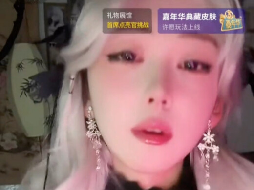 يوان يوان ترتدي أذني الأرنب وترقص رقصة السالسا بشكل رائع للغاية!