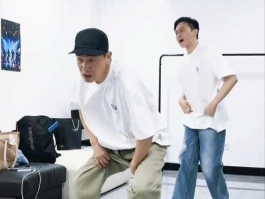 Trần Tiểu Xuân & Trương Trí Lâm có tập luyện đấy, làm idol cũng khó quá nhỉ