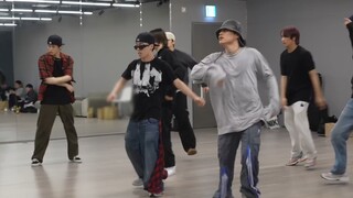 INGYOO personally guides NCT 127's 'Walk' dance practice clip with WDBZ Kamel, Dophan, Noan