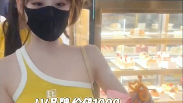 Zhu Xudan memberikan kue LV kepada para penggemar; kedekatan yang tulus dari kedua belah pihaklah ya