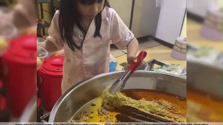 ลูกสาวเจ้าของร้านอาหารรสชาติเค็มหวาน ตั้งแต่เด็กก็ได้สัมผัสความโหดร้ายของสังคมแล้ว