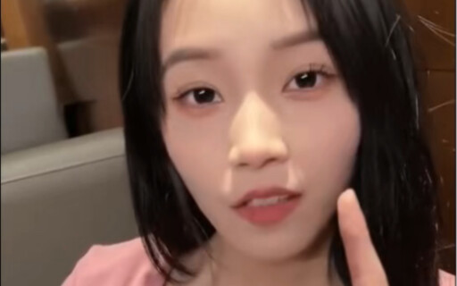 Satu di jalan tol, satu di jalan berlumpur